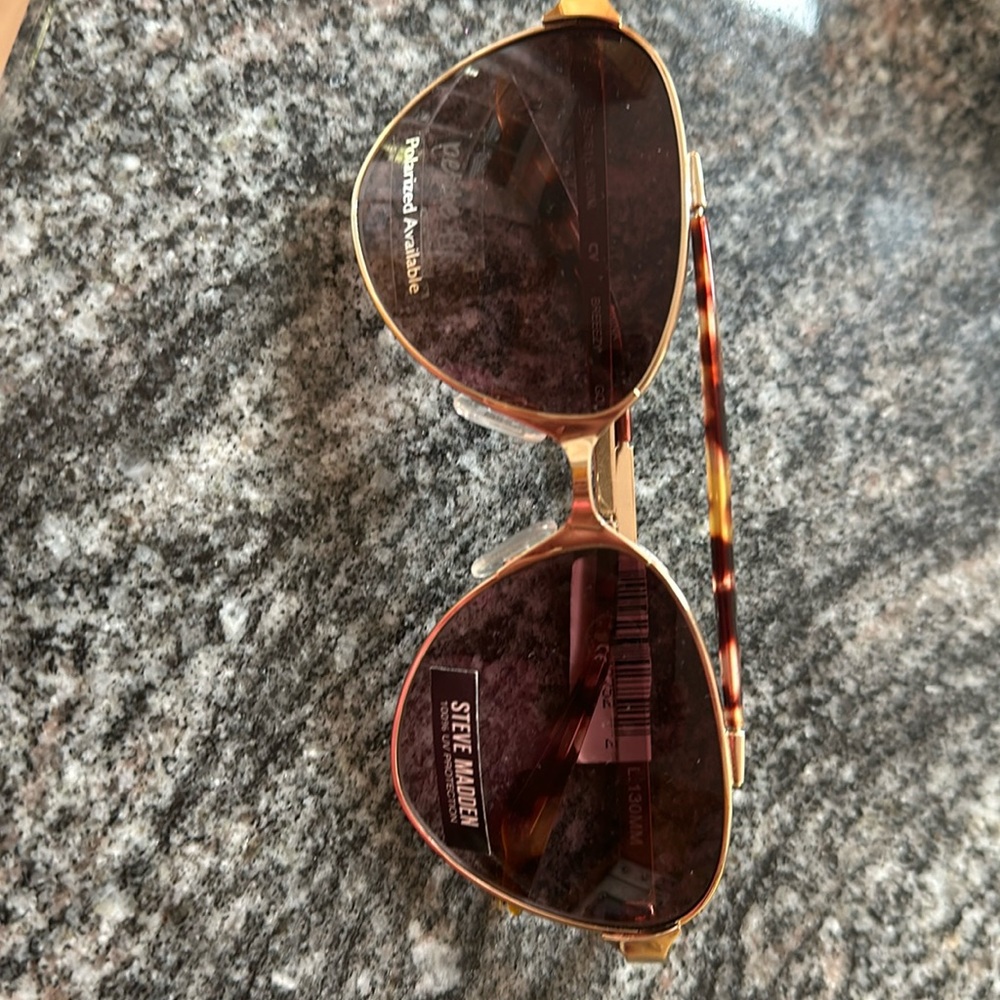 NWT - Steve Madden Sunglasses - Opthalmic quality - can be used for an rx